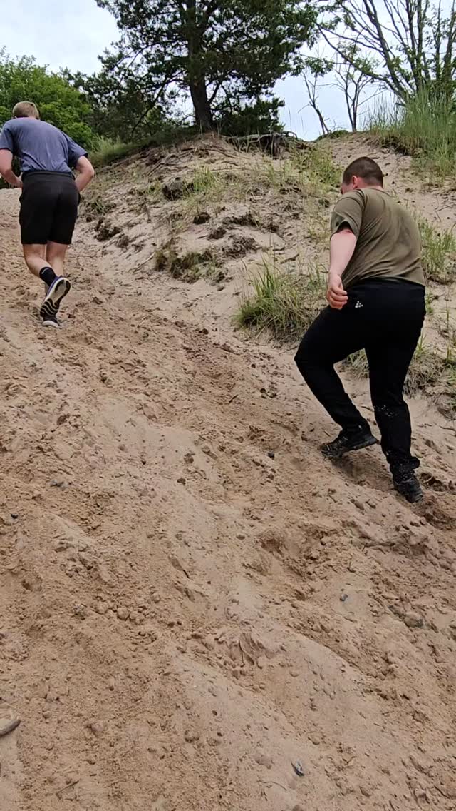 Tänään oli hälytysosastolaisten viikkoharjoituksissa motivaatiomonttu Yyterissä🏃🏼♀️🏃♂️💪🏻 Treenin jälkeen käytiin vielä meressä pulahtamassa🤩 Tästä on hyvä startata juhannus!
#viikkoharjoitukset
#liikuntaharjoitus
#motivaatiomonttu
#hälytysosasto
#sopimuspalokunta